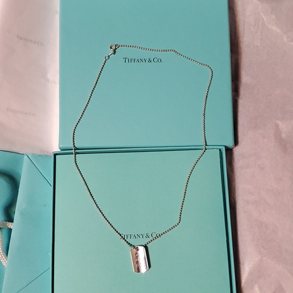 Tiffany & CoNecklace with a Bar Pendent